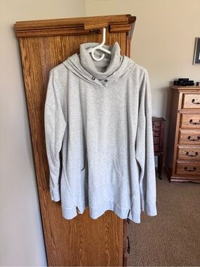 Maurices Light Gray Turtleneck Pullover Sweatshirt